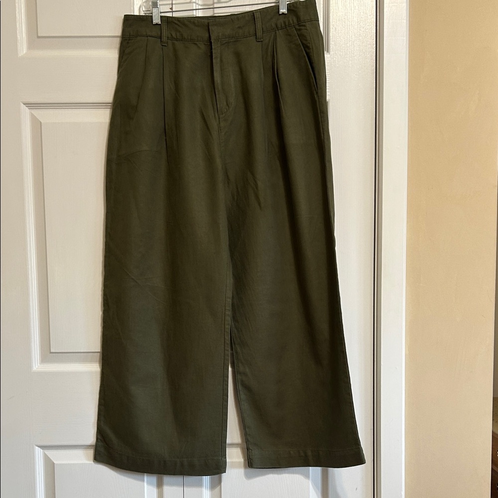 GAP Wide Leg Pants in Olive Green